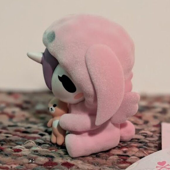 Tokidoki Cozy Unicorno "Cuddle Bunny" - Picture 3 of 7